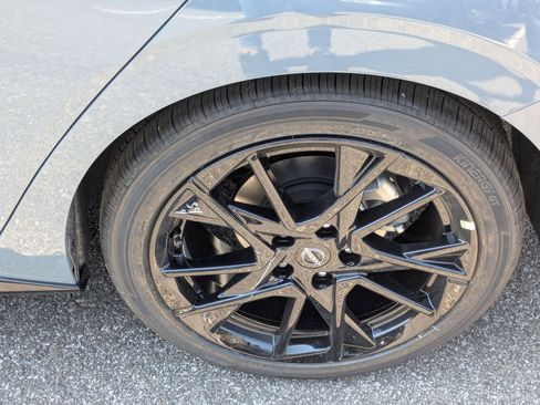 New 2025 Nissan Sentra SR w/ Midnight Edition image 10