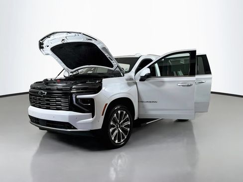 Used 2026 Chevrolet Suburban High Country w/ Sun And Tow Package AWD/4WD image 25