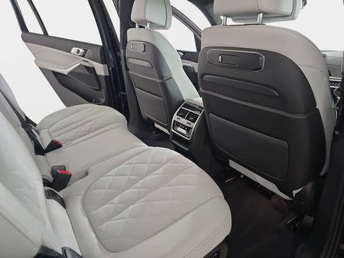 Certified 2024 BMW X7 xDrive40i w/ M Sport Package image 10