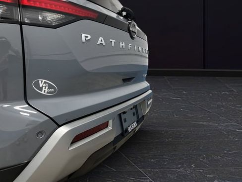 Used 2022 Nissan Pathfinder SL image 35