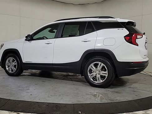 Used 2023 GMC Terrain SLE w/ Driver Convenience Package image 5