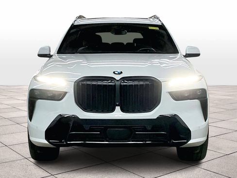 Used 2023 BMW X7 xDrive40i w/ M Sport Package image 3