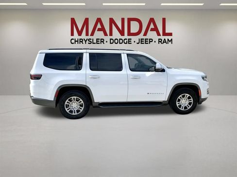 Used 2022 Jeep Wagoneer Series I AWD/4WD image 4