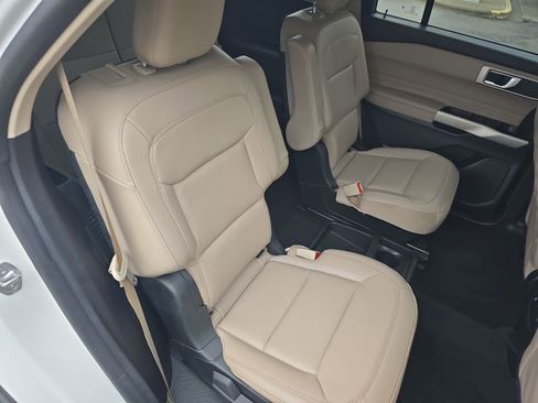 Used 2021 Ford Explorer XLT w/ Equipment Group 202A image 11