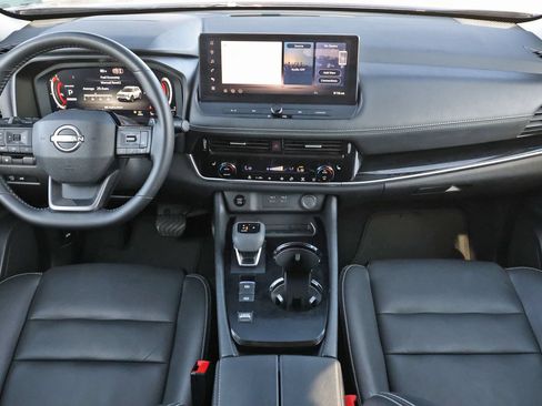 Used 2026 Nissan Rogue SL FWD image 2