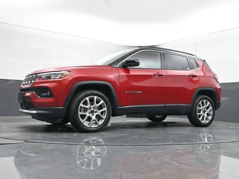 Used 2025 Jeep Compass Limited AWD/4WD image 37
