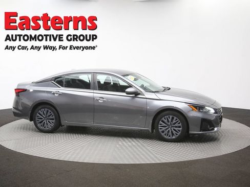 Used 2023 Nissan Altima 2.5 SV FWD image 46