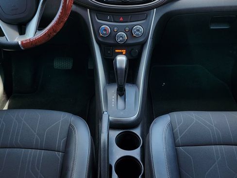 Certified 2022 Chevrolet Trax LT w/ LT Convenience Package FWD image 22