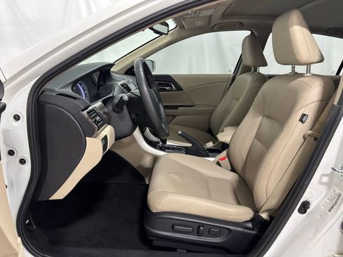 Used 2017 Honda Accord Touring image 12