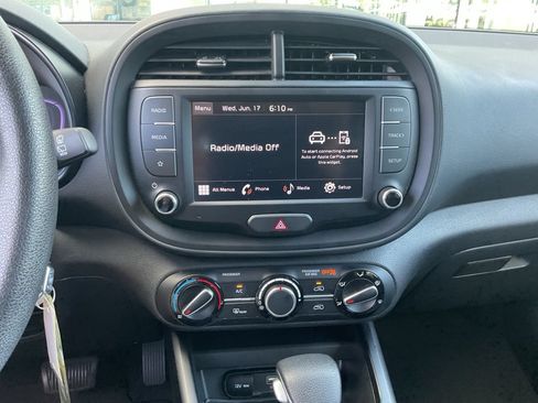 Used 2025 Kia Soul LX w/ LX Technology Package FWD image 23