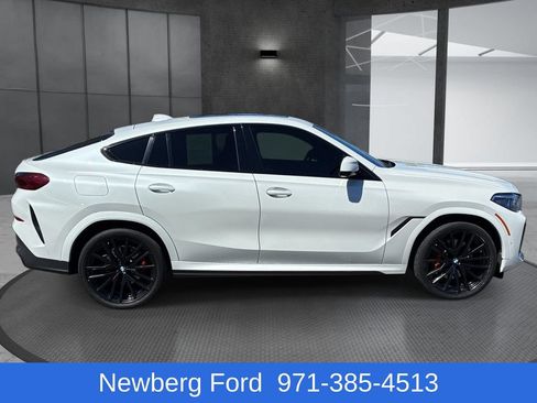 Used 2022 BMW X6 xDrive40i w/ Executive Package AWD/4WD image 4