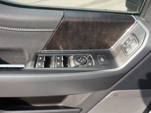 Used 2023 Ford F350 Lariat w/ Chrome Package image 19