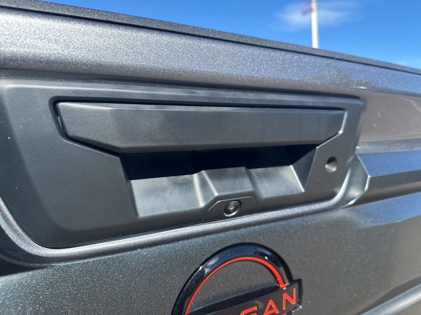 Used 2025 Nissan Frontier PRO-4X AWD/4WD image 8