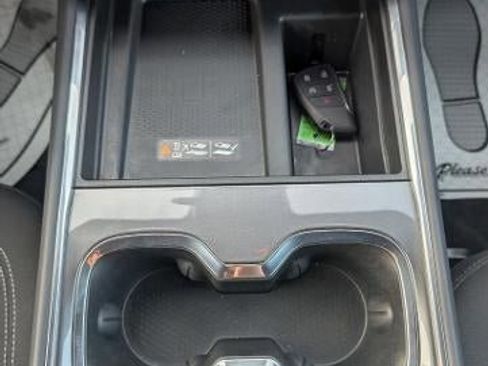 Used 2025 GMC Acadia Elevation image 16