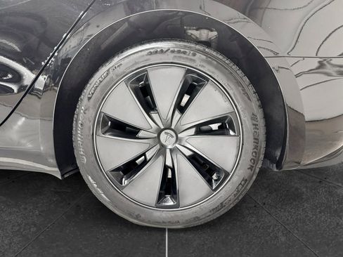 Used 2025 Tesla Model 3 Long Range AWD/4WD image 30