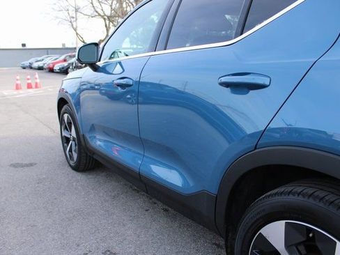 Used 2025 Volvo XC40 B5 Plus image 48