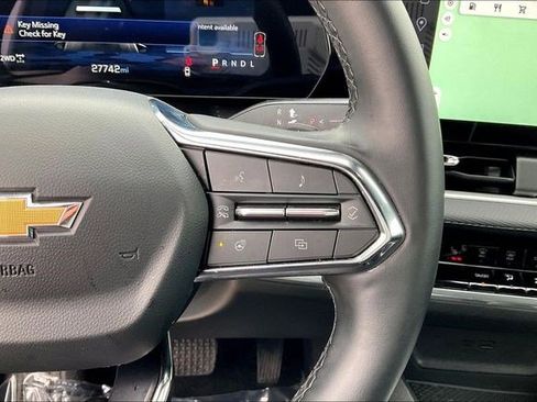 Used 2025 Chevrolet Equinox LT image 23