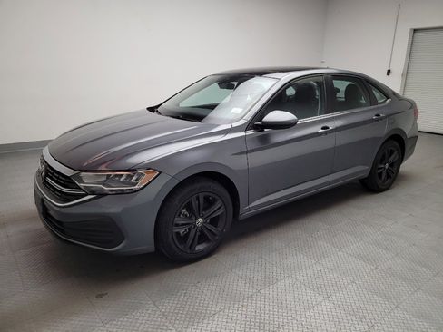 Used 2023 Volkswagen Jetta SE image 2