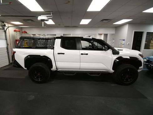 Used 2026 Toyota Tacoma TRD Pro AWD/4WD image 9