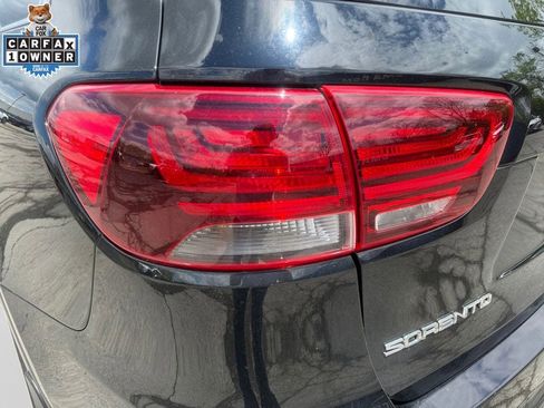 Used 2020 Kia Sorento LX AWD/4WD image 21