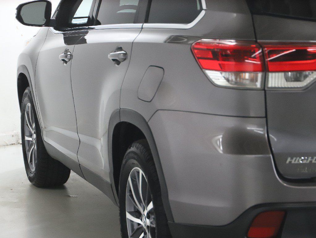 Used 2019 Toyota Highlander XLE FWD image 42