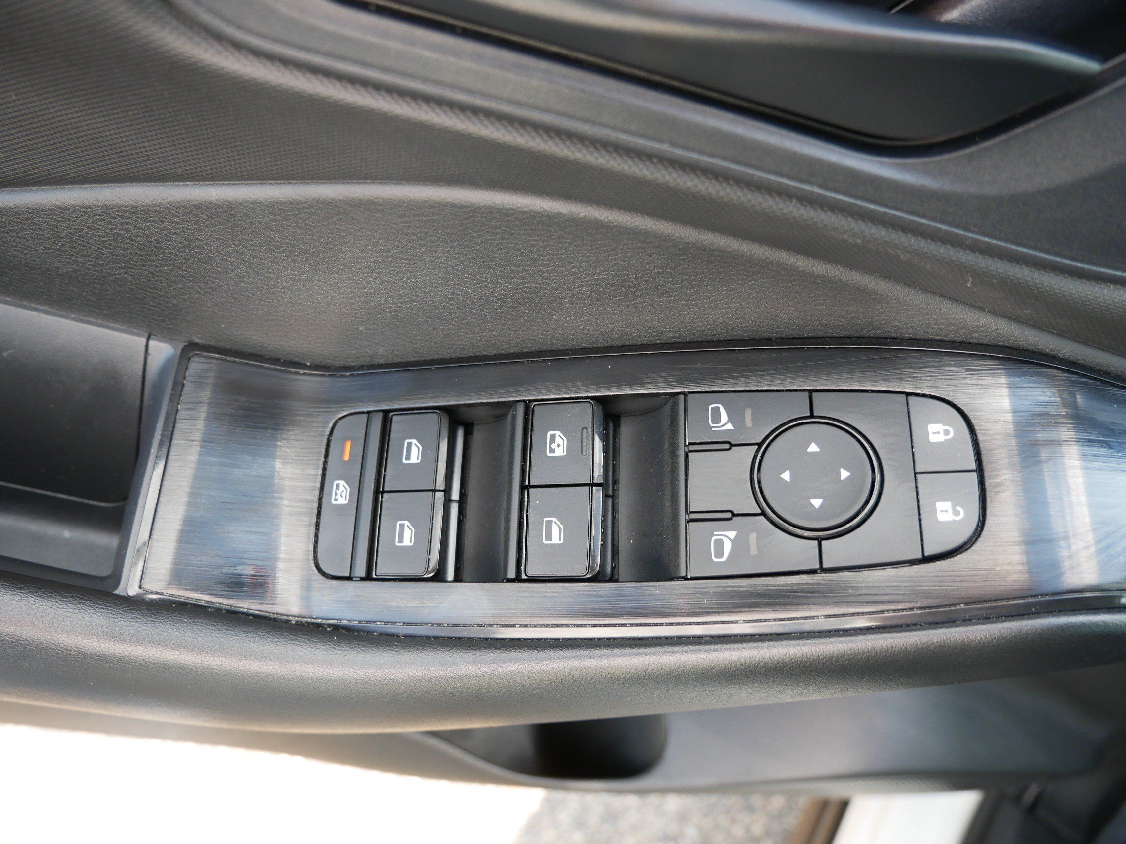 Used 2024 Nissan Rogue S AWD/4WD image 20