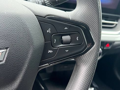 Used 2025 Chevrolet Trax LT FWD image 22