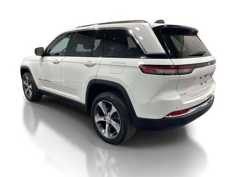 Used 2023 Jeep Grand Cherokee Limited AWD/4WD image 2