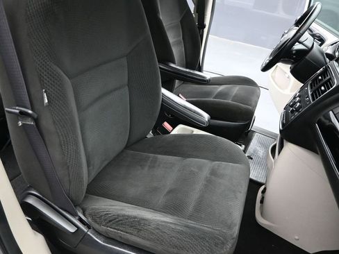 Used 2016 Dodge Grand Caravan SE image 22