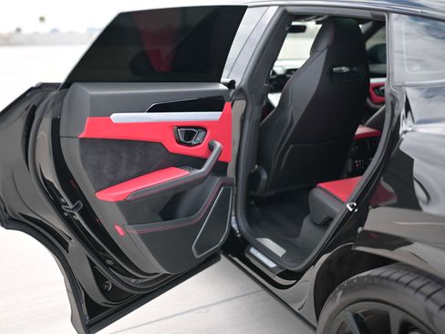 Used 2021 Lamborghini Urus image 15