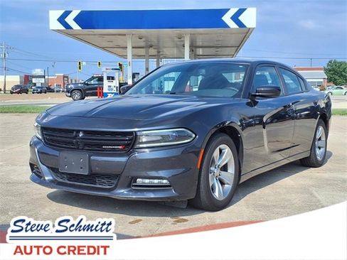 Used 2017 Dodge Charger SXT image 1