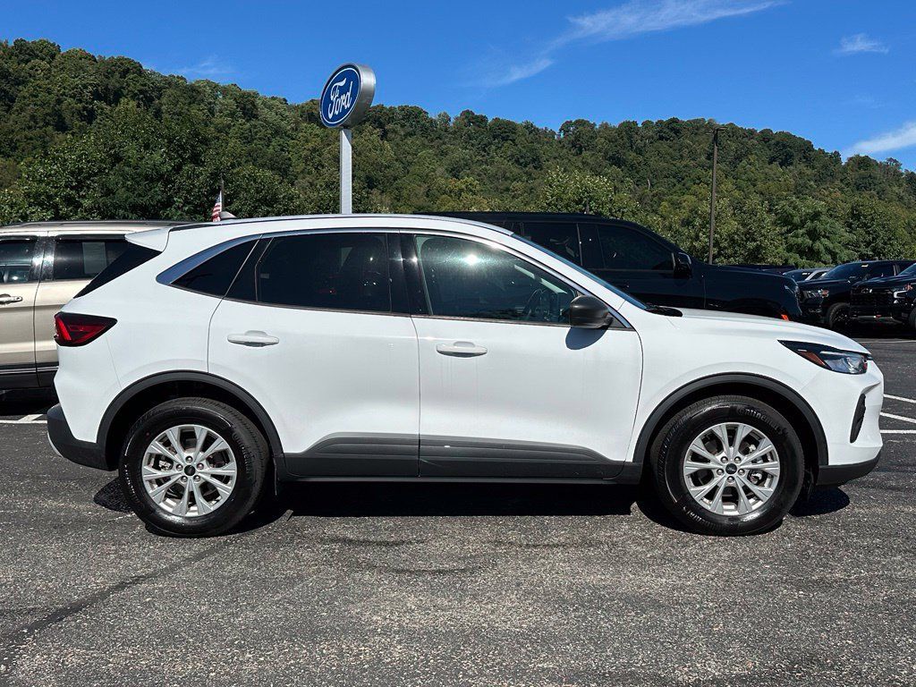 Used 2023 Ford Escape Active AWD/4WD image 4