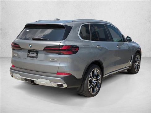 New 2026 BMW X5 xDrive40i w/ Premium Package AWD/4WD image 2