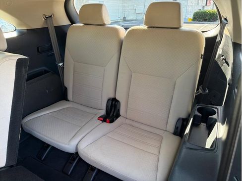 Used 2018 Kia Sorento LX Sport Utility 4D image 12