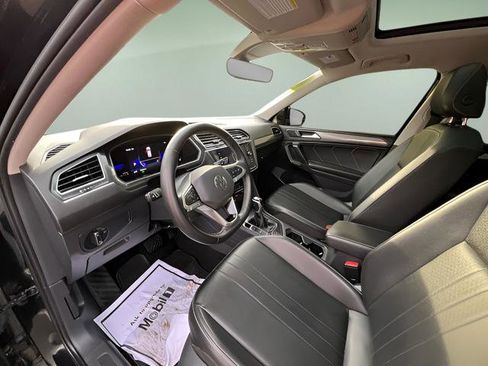 Used 2022 Volkswagen Tiguan SE image 13