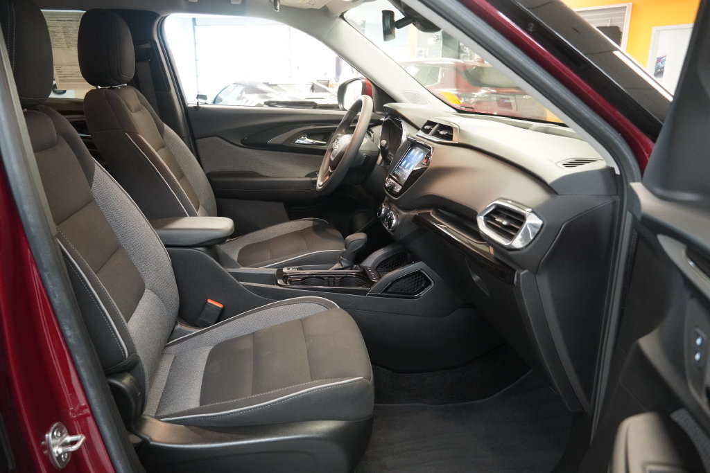 Used 2022 Chevrolet TrailBlazer LT w/ Convenience Package FWD image 34