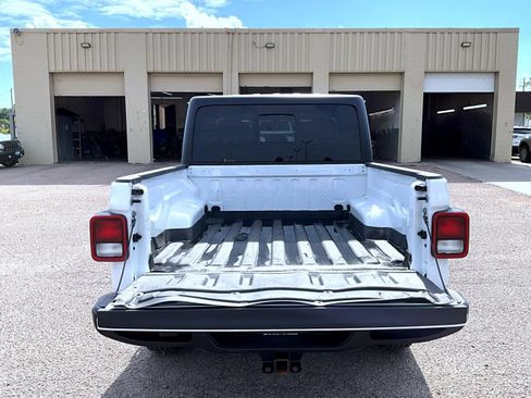 Used 2023 Jeep Gladiator Sport AWD/4WD image 9