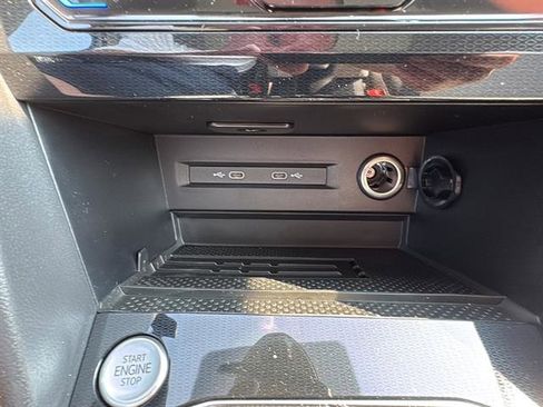 New 2025 Volkswagen Taos SE image 23