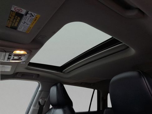 Used 2023 Toyota Highlander XLE image 11