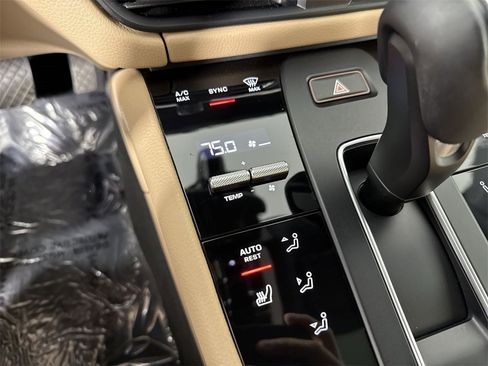 Certified 2022 Porsche Macan image 31