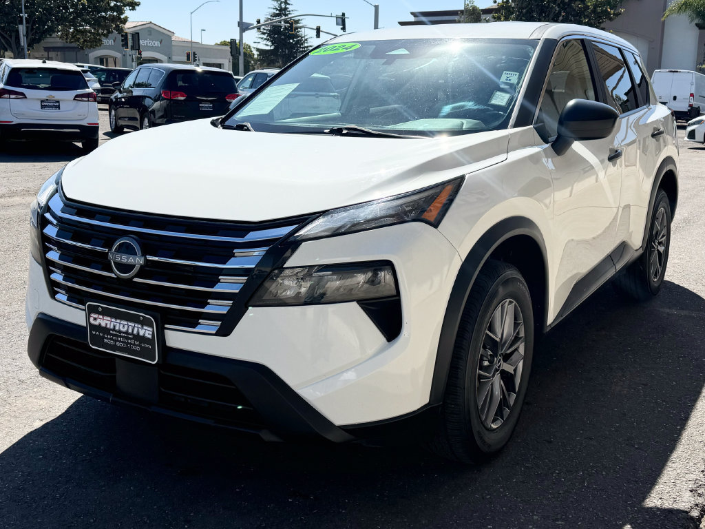 Used 2024 Nissan Rogue S AWD/4WD image 8
