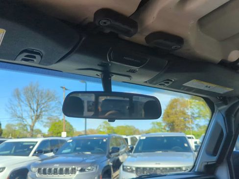 Used 2022 Jeep Gladiator Sport AWD/4WD image 23