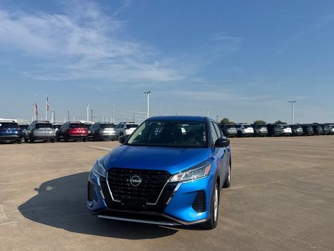 Certified 2025 Nissan Kicks Play S FWD image 6