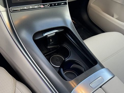 Used 2025 Mercedes-Benz GLC 350e 4MATIC image 20