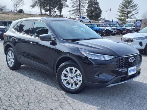 Used 2025 Ford Escape Active w/ Cold Weather Package image 3