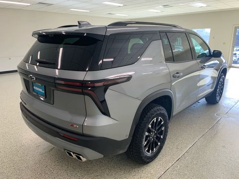 Used 2024 Chevrolet Traverse Z71 w/ Enhanced Driving Package image 5