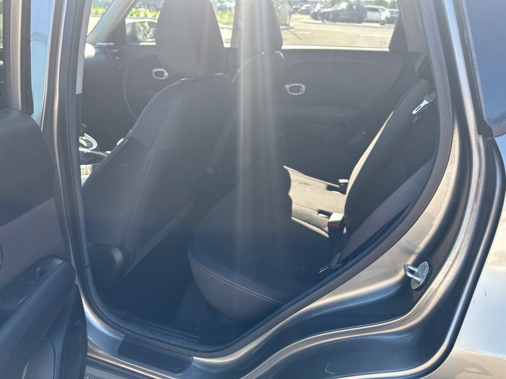 Used 2015 Kia Soul FWD image 9