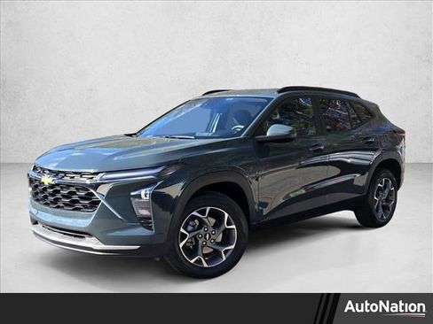 Used 2025 Chevrolet Trax LT image 1