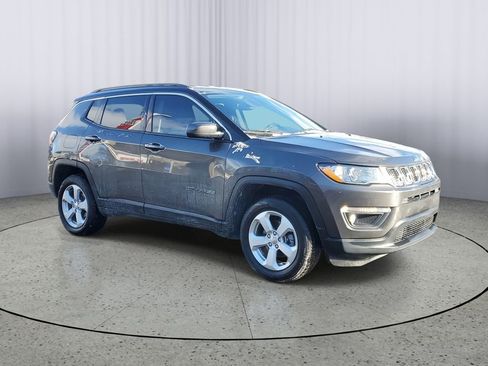 Used 2019 Jeep Compass Latitude w/ Cold Weather Group image 2