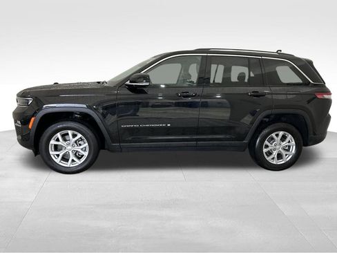 Used 2024 Jeep Grand Cherokee Limited image 2
